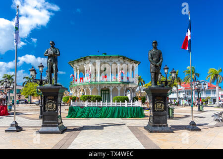 Dominican Republic, Puerto Plata, Independence Square, Sculptures of Juan Pablo Duarte and General Gregorio Luperon (r.) Stock Photo