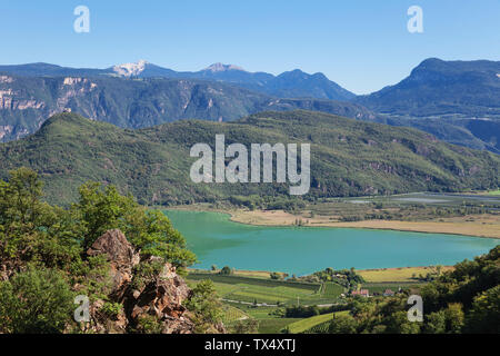 Italy, South Tyrol, view over vineyards and Kalterer See with Leuchtenburg Castle Stock Photo