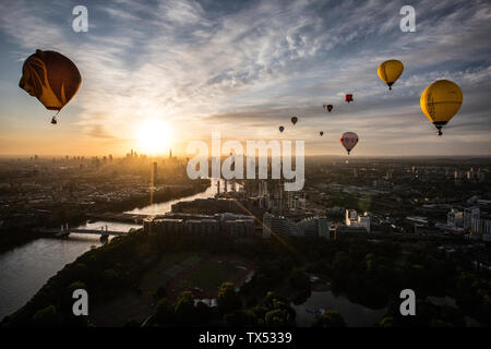 Lord Mayor's Hot Air Balloon Regatta 2019 across the London skyline, England, United Kingdom Stock Photo