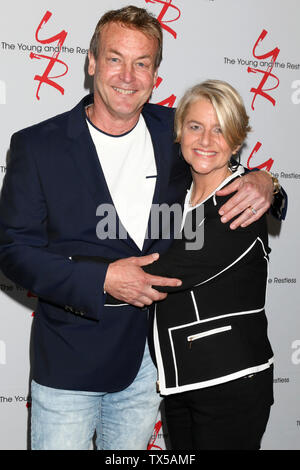 LOS ANGELES - JUN 23: Doug Davidson, Cindy Fisher at the Young and The