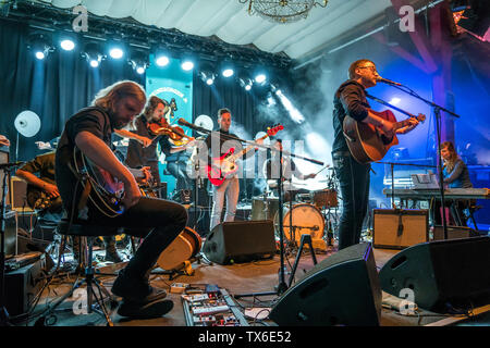 die deutsche Band Garda live beim Orange Blossom Special Festival, Beverungen, Ostwestfalen, Deutschland  |  german band Garda live at the Orange Blos Stock Photo