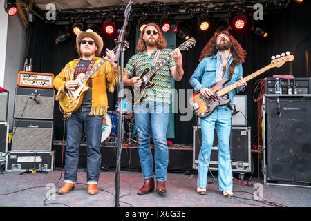 die kanadische Rock band The Sheepdogs live beim Orange Blossom Special Festival, Beverungen, Ostwestfalen, Deutschland  |   Canadian rock band The Sh Stock Photo