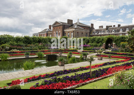 London - July 6th 2014: Kensington Palace gardens full of flowers and few tourists Stock Photo