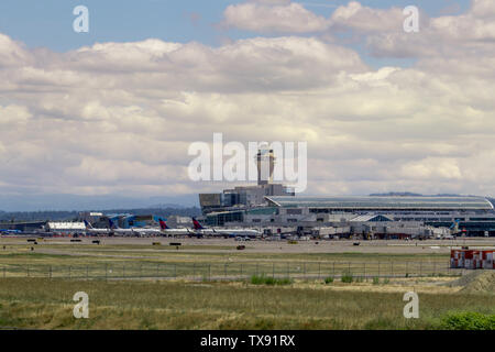 Portland, OR / USA - June 2019: Airplanes parked at the gates waiting for passengers to board at Portland International Airport (PDX) on a beautiful d Stock Photo