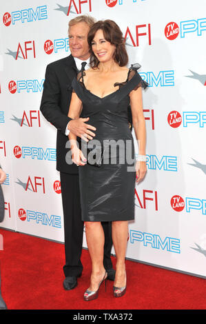 Anne Archer and husband - AFI Life Achivement Awards to Michael Douglas ...