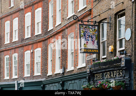 Early Georgian terrace and the historic Grapes public house on Narrow Street, Limehouse, in the East End of London, UK Stock Photo