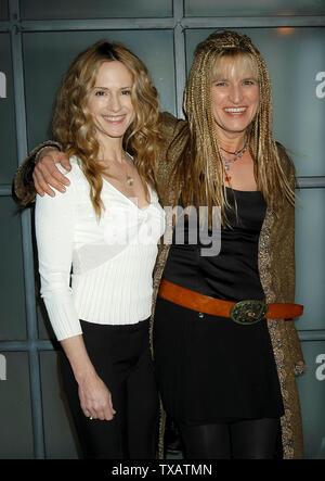 Holly Hunter & Catherine Hardwicke at the VLIFE and Hermes' 1st Annual Oscar Contenders Party at Hermes Boutique in  Beverly Hills, CA. The event took place on Monday, January 12, 2004. Photo by: SBM / PictureLux  -  File Reference # 33790-4188SMBPLX Stock Photo