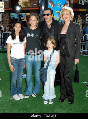 Antonio Banderas, Melanie Griffith & Daughters Attend The 'shrek 2 