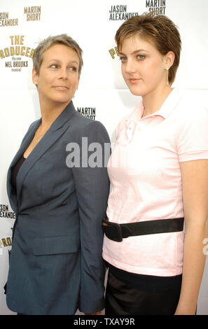 Jamie Lee Curtis and daughter Annie at the Opening Night of 'The Producers' the new Mel Brooks Musical, held at the Pantages Theatre in Hollywood, CA. The event took place on Thursday, May 29, 2003. Photo by: SBM / PictureLux  -  File Reference # 33790-3739SMBPLX Stock Photo