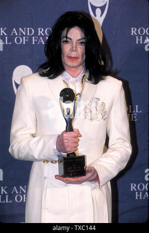 Michael Jackson at the Rock & Roll Hall of Fame Induction ...