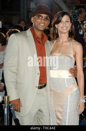 Will Smith & Bridget Moynahan at The World Premiere of 'I, Robot' at the Mann Village Theatre in Westwood, CA. The event took place on Wednesday, July 7, 2004. Photo by: SBM / PictureLux  -  File Reference # 33790-4903SMBPLX Stock Photo