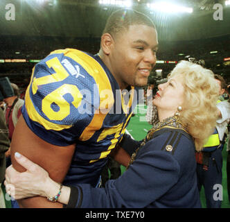 09 November 2008: St. Louis Rams # 76 T Orlando Pace on the bench