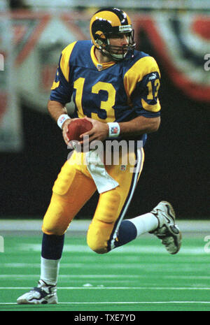 SLP2000011608 - 16 JANUARY 2000 - ST. LOUIS, MISSOURI, USA: St. Louis Rams  quarterback Kurt Warner rolls out as he prepares to pass in the second  quarter against the Minnesota Vikings in