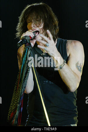 Stephen Tyler and Aerosmith perform at Trump Taj Mahal Hotel & Casino in  Atlantic City, New Jersey on August 8, 2004. (UPI Photo/Laura Cavanaugh  Stock Photo - Alamy