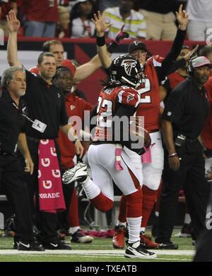 New Atlanta Falcons cornerback Asante Samuel places two fingers