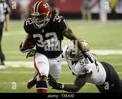 Baltimore Ravens running back Justin Forsett (29) gives New Orleans Saints  middle linebacker Curtis Lofton (50) a stiff arm on his way to gaining 11  yards during the second quarter at the