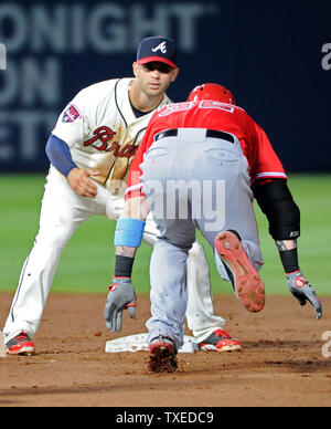 Josh Hamilton #32 of the Los Angeles Angels runs to first base against ...