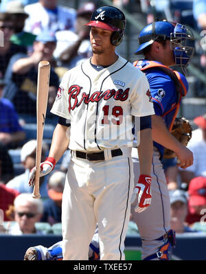 New York Mets catcher Anthony Recker, left, congratulates relief