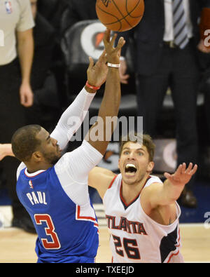 Atlanta Hawks' Kyle Korver (26) shoots against Portland Trail Blazers ...