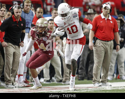 Houston Cougars wide receiver Demarcus Ayers 10 throws for a