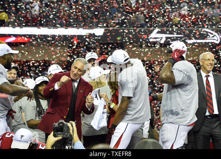 Atlanta Falcons owner Arthur Blank (L) dances with players after defeating  the Green Bay Packers 44-21 to win the NFC Championship game at the Georgia  Dome on January 22, 2017 in Atlanta.