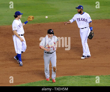 Texas Rangers' Ian Kinsler, right, walks off the field with Rangers manager  Ron Washington, left, after Kinsler's two home runs led the Rangers to a  5-1 win over the Seattle Mariners in