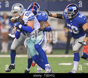 Dallas Cowboys Jason Whitten hauls in a Tony Romo pass against the