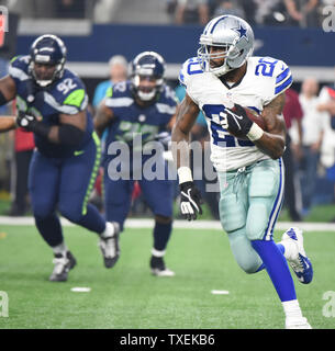 Dallas Cowboys running back Darren McFadden rushes against the Seattle ...