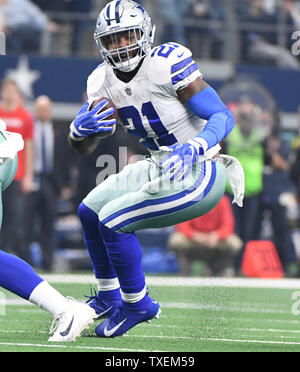 Dallas Cowboys' Ezekiel Elliott runs during the second half of an NFL ...