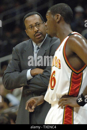 Atlanta Hawks coach Mike Woodson discusses play against the visiting New Jersey Nets with Hawks guard Royal Ivey in the second half February 27, 2006, in Atlanta's Philips Arena. The Hawks defeated the Nets 104-102 in overtime. (UPI Photo/John Dickerson) Stock Photo