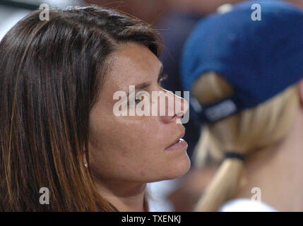 Nomar Gariaparra of the Los Angeles Dodgers and wife Mia Hamm