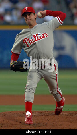 Philadelphia Phillies starting pitcher Jamie Moyer works against the ...