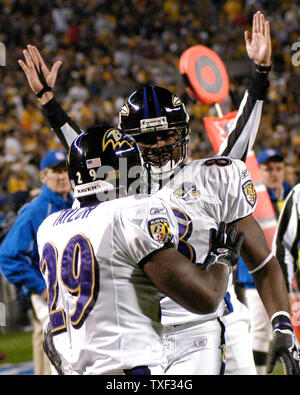 Baltimore Ravens Chester Taylor (29) leaps into the endzone past Pittsurgh  Steelers defenders Troy Polamalu (43)