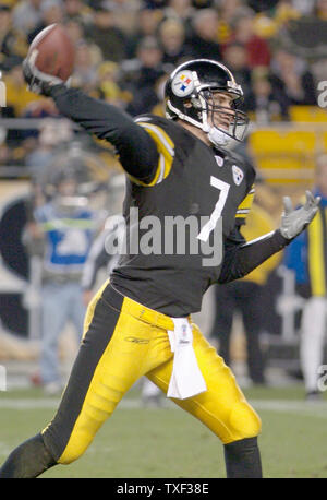 Pittsburgh Steelers tight end Pat Freiermuth (88) runs off of the line of  scrimmage during an NFL football game against the Cincinnati Bengals,  Sunday, Sep. 11, 2022, in Cincinnati. (AP Photo/Kirk Irwin