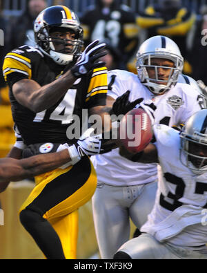 Pittsburgh Steelers wide receiver Limas Sweed, top, is tackled by Buffalo  Bills linebacker Paul Posluszny after maiking a catch for a first down in  the first quarter of the pre-season football game