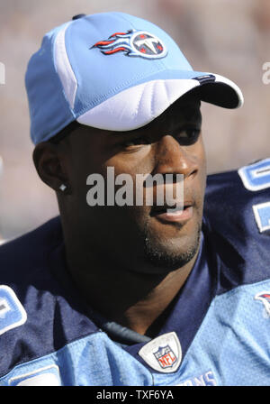 10 October 2010: Former Titans quarterback Vince Young throwing the  football. The Tennessee Titans defeated the Dallas Cowboys 34 to 27 at  Cowboys Stadium in Arlington, Texas. (Icon Sportswire via AP Images Stock  Photo - Alamy