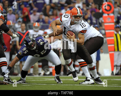 Cleveland Browns quarterback Brady Quinn (10) looks to hand off