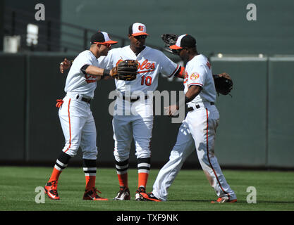 Adam Jones at his first Orioles game in 5 years, looking fresh. : r/baseball