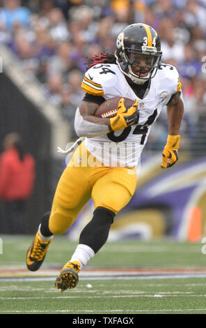 Pittsburgh Steelers running back DeAngelo Williams (34) carries the ball against the Baltimore Ravens in the second quarter at M&T Bank Stadium in Baltimore, Maryland on December 27, 2015. Photo by Kevin Dietsch/UPI Stock Photo