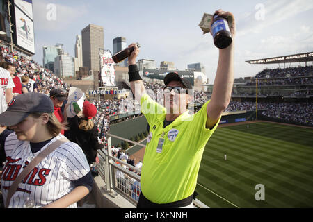 12 Days of Cubs: Beer vendors 