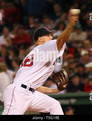 Jonathan Papelbon Fires First Pitch At Full Effort Before ALCS Game 3  Between Red Sox And Astros - CBS Boston