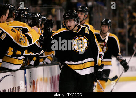 Patrice bergeron on sale assistant captain jersey