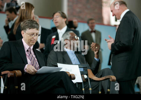 Microsoft Chairman Bill Gates (L) reads over his speech before giving the commencement address at the 2007 Harvard University Commencement Exercises in Cambridge, Massachusetts on June 7, 2007.  Seated at right is basketball legend Bill Russell (C) chatting with Microsoft CEO Steve Ballmer. (UPI Photo/Matthew Healey) Stock Photo