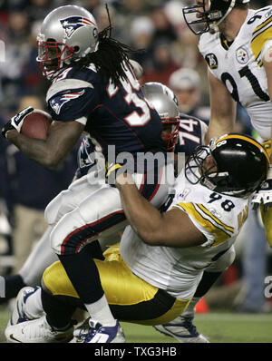 Pittsburgh Steelers Casey Hampton (98) looks on during the fourth quarter  against the Arizona Cardinals at Heinz Field during on August 13, 2009. UPI  Photo/Stephen Gross Stock Photo - Alamy