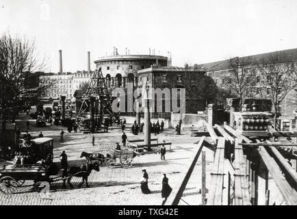 Construction of the Paris metro line 2 (Jaurès station). In the background, the Rotonde de la Villette (or barrière Saint-Martin). March 5, 1902 Stock Photo