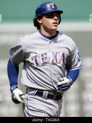 IAN KINSLER TEXAS RANGERS SIGNED 4X6 BASEBALL PHOTO ANGELS RED SOX