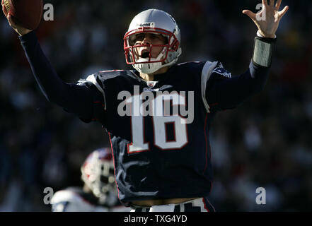 New England Patriots quarterback Matt Cassel (16) goes to shake hands with  players from the Kansas City Chiefs after the Patriots defeated the Chiefs  17-10 at Gillette Stadium in Foxboro, Massachusetts on