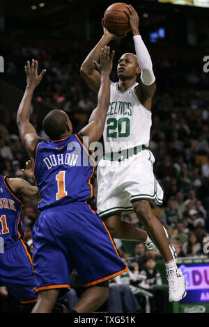 New York Knicks guard Chris Duhon, right, drives against Charlotte ...