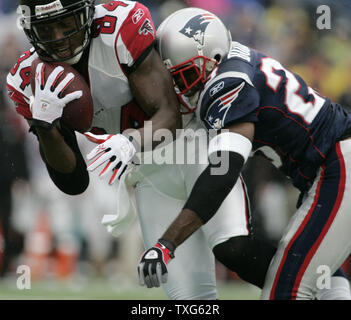 Jacksonville Jaguars quarterback David Garrard (9) runs 20 yards for a  first down in the fourth quarter as Cleveland Browns Leigh Bodden (28)  falls while missing the tackle Dec. 4, 2005 at