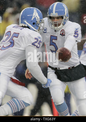 27 September 2009: Tennessee Titans #25 running back LenDale White  antagonizes the crowd. The New York Jets defeated the Tennessee Titans  24-17 at Giants Stadium in Rutherford, New Jersey. In honor of